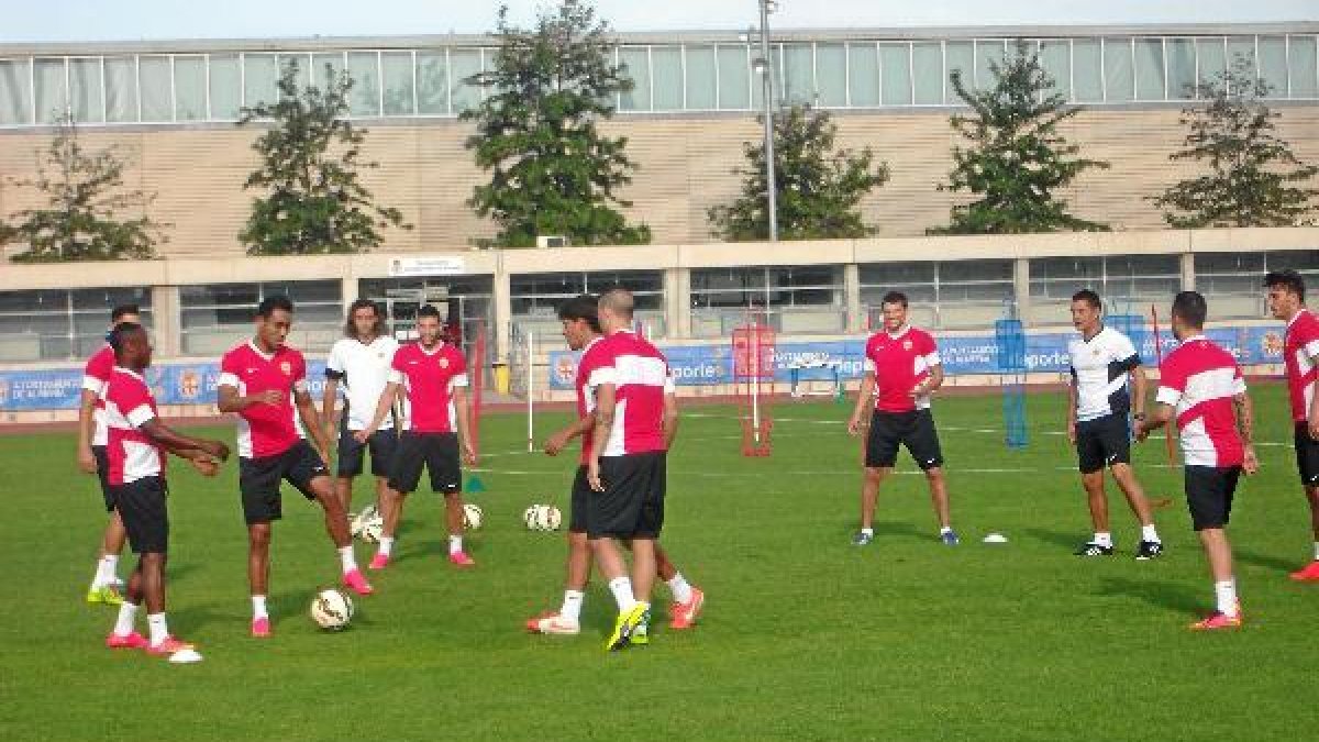 Francisco entrena con Jose Ángel pero no con Wellington.e;clip: