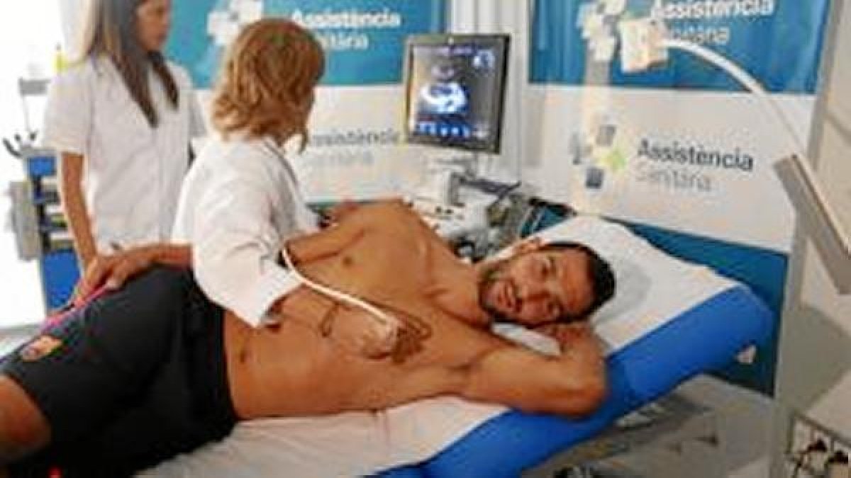 Las tradicionales pruebas médicas para abrir boca.e;clip:rect(4