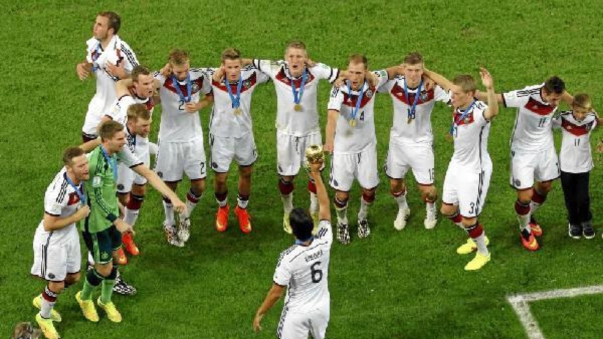 El nuevo jugador blanco está de celebración tras ganar el Mundial.tyle>.apqj{position:abso