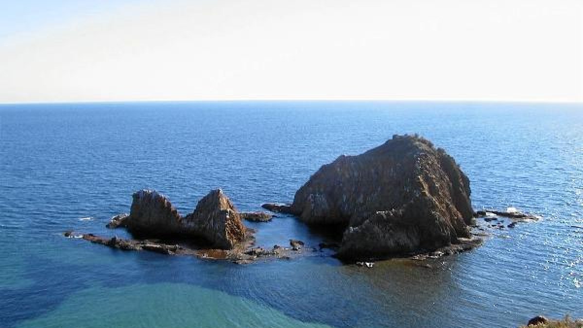 La Isla negra no es tan conocida por los almerienses como se merece. tyle>.apqj{position