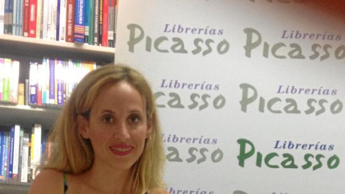 María casas en la presentación de su libro en la librería Picasso. tyle>.apqj{position:abs