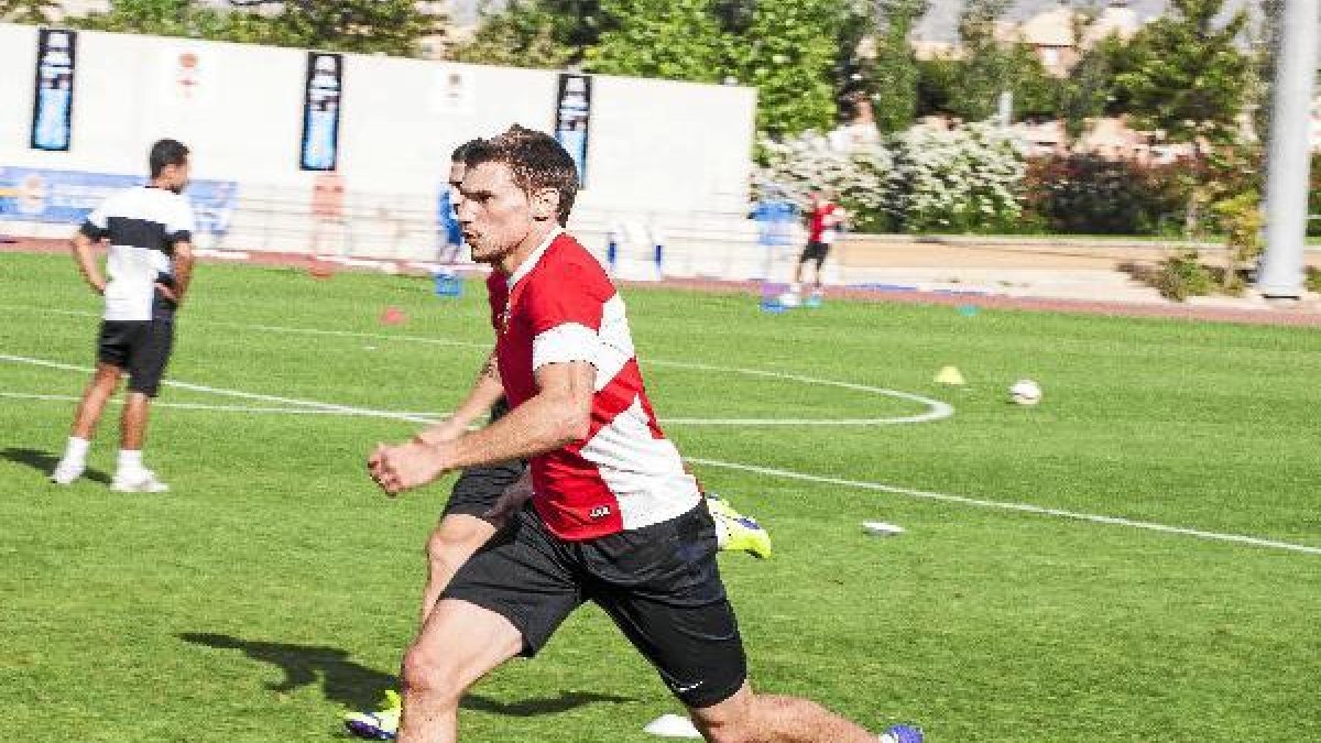 Sebastián Dubarbier peleando su lugar en el equipo.e;clip:rect(