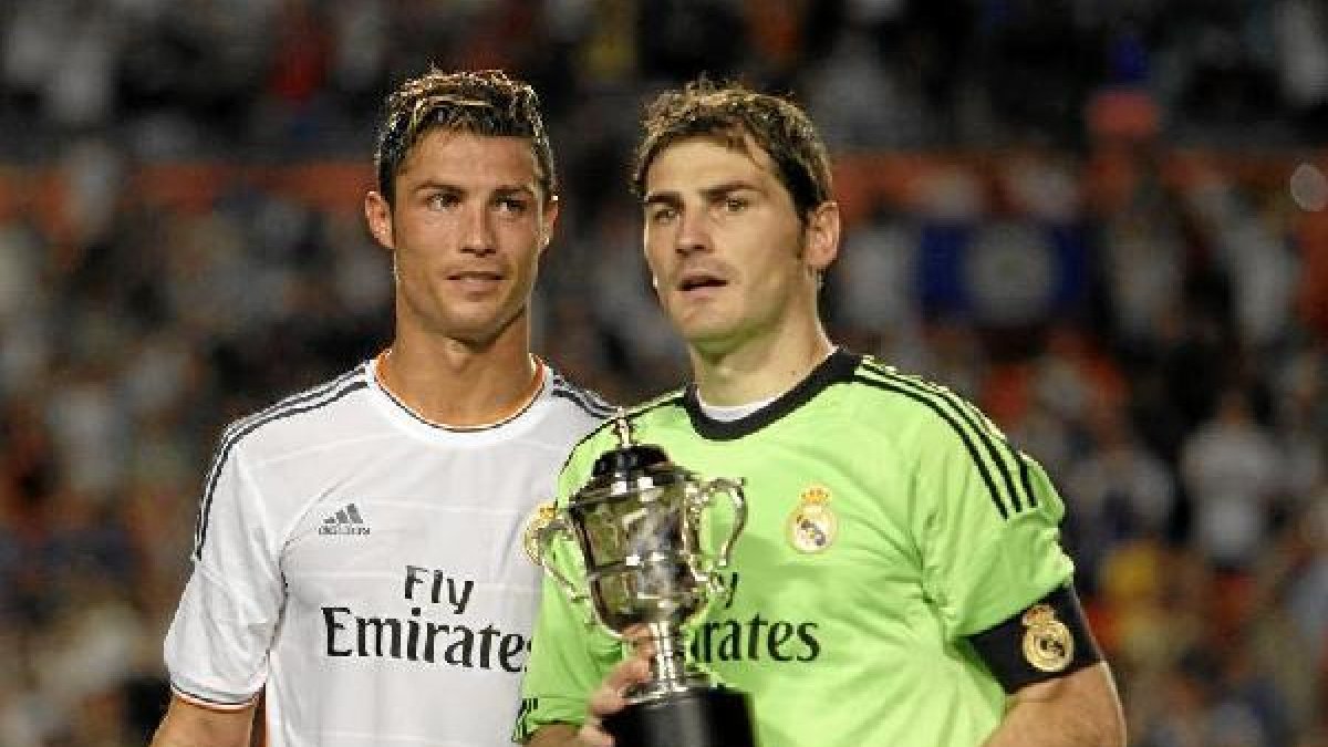 Cristiano y Casillas recibiendo los premios de la anterior gira.tyle>.apqj{position:absolu