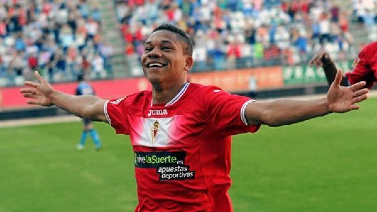 El delantero brasileño celebrando un gol con el Murcia.e;clip:r