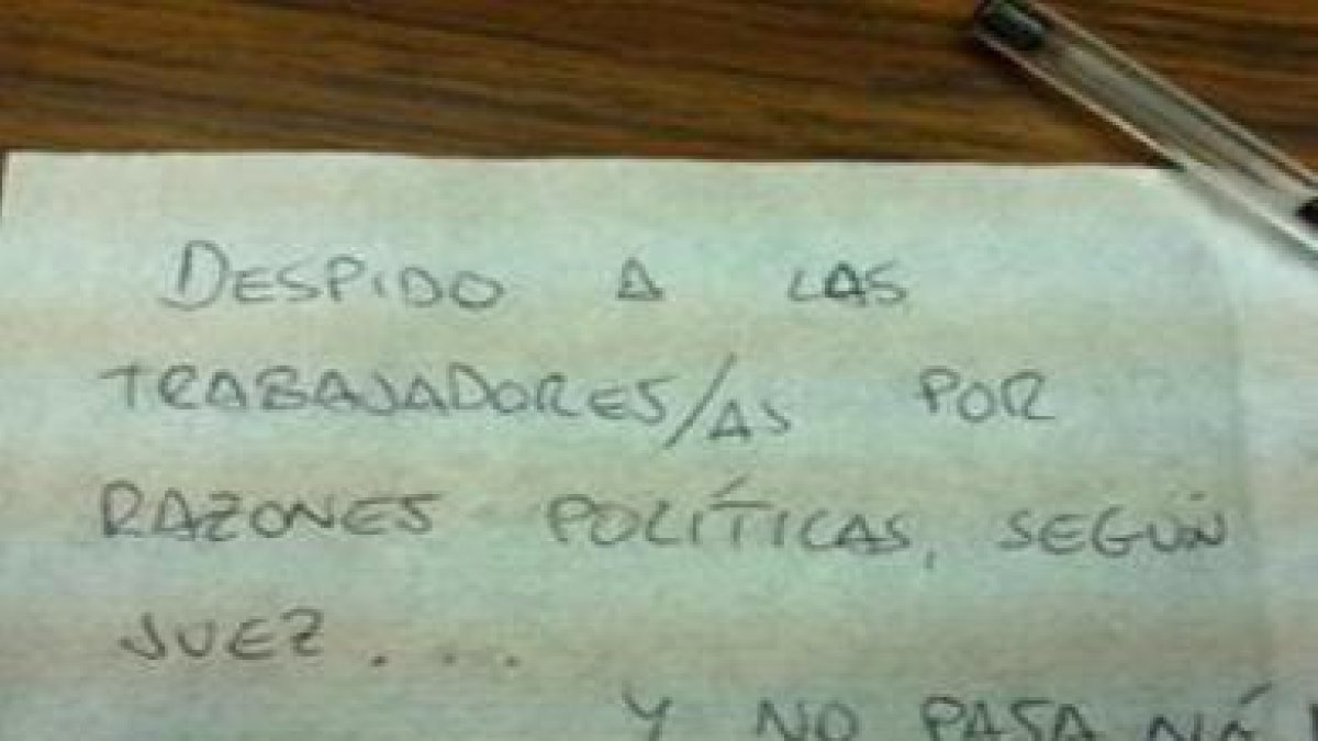 Servilletas utilizadas por el PSOE como respuesta.e;clip: