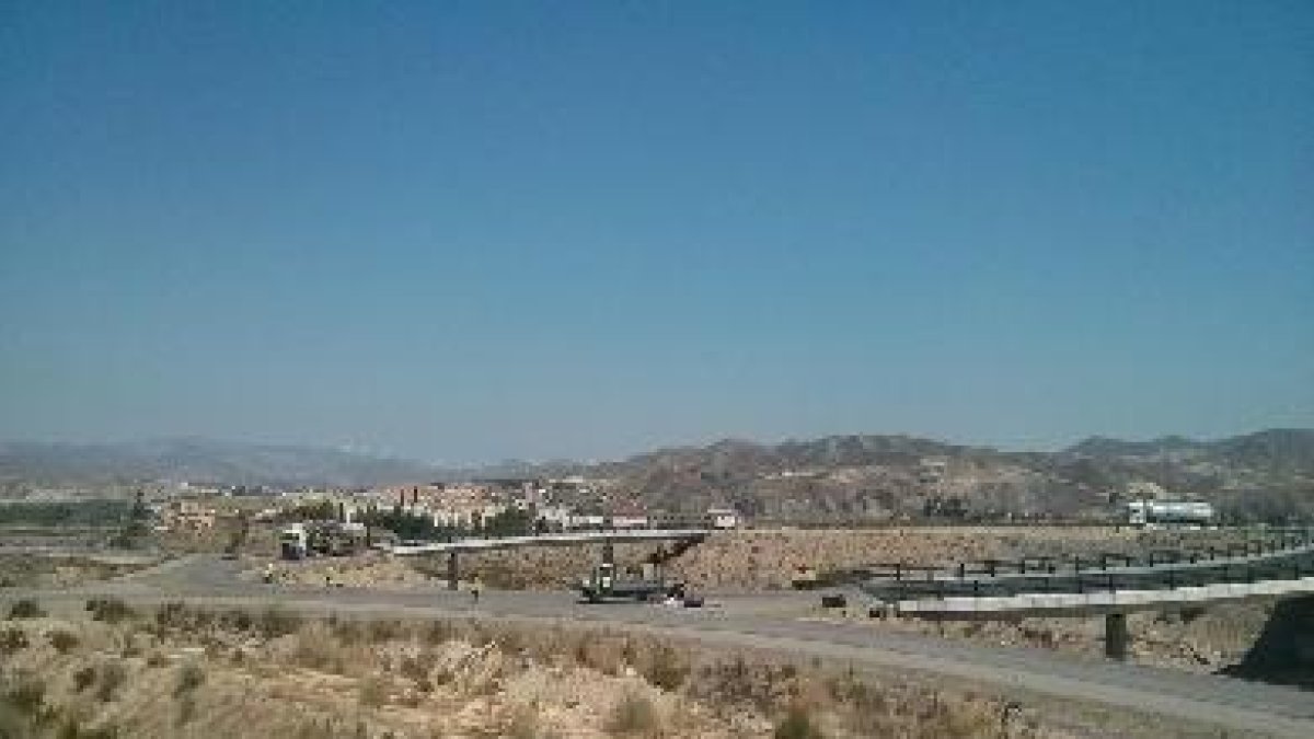 Tramo de la variante de Albox a su paso por el Polígono Industrial de Arboleastyle>.apqj{p