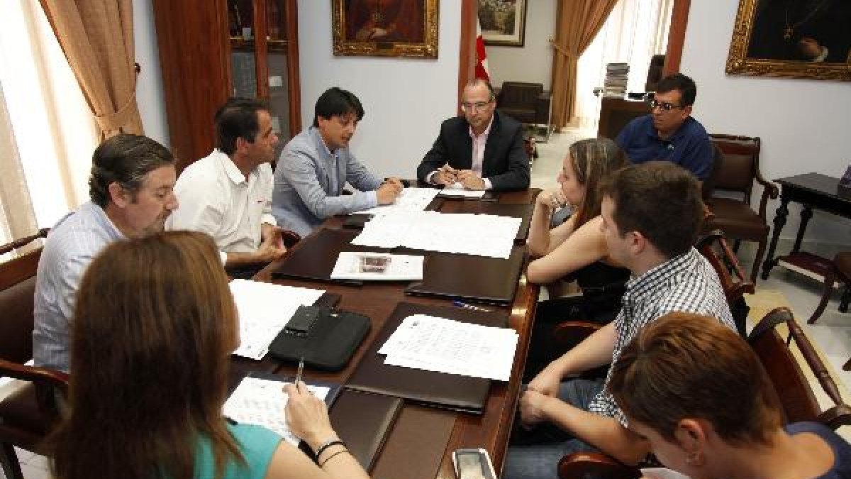 Reunión del Consejo de Administración de la empresa municipal Almería Urban.tyle>.apqj{pos