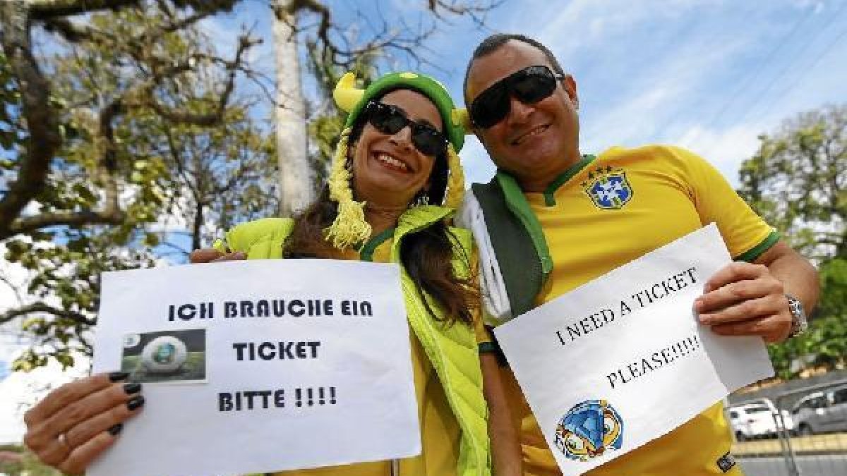 Compra venta de estradas a las puertas de una gran final.e;clip