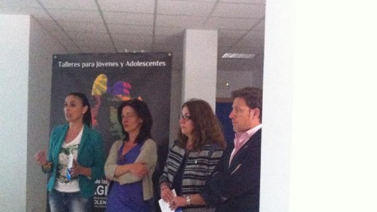 La concejal con representantes de otras administraciones.e;clip