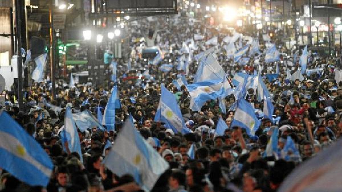 Argentina se ha vuelto loca con el que puede ser su tercer munidlal.tyle>.apqj{position:ab