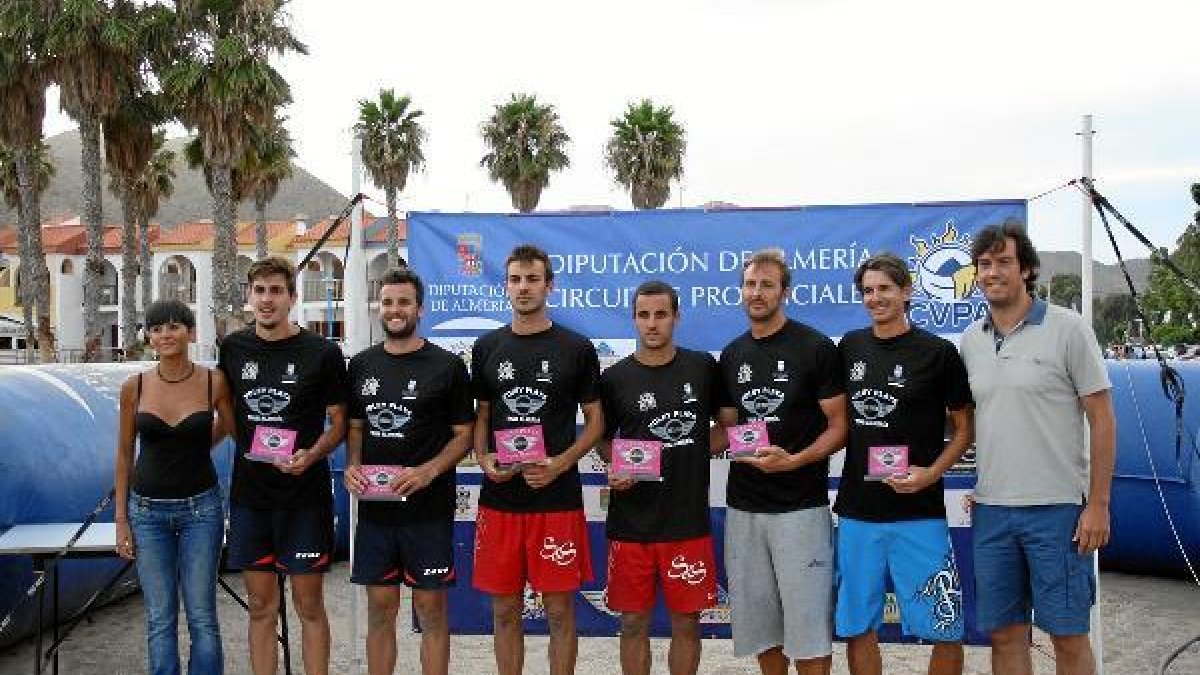 Campeones masculinos, concejala Níjar, y jefe Deportes.e;clip:r