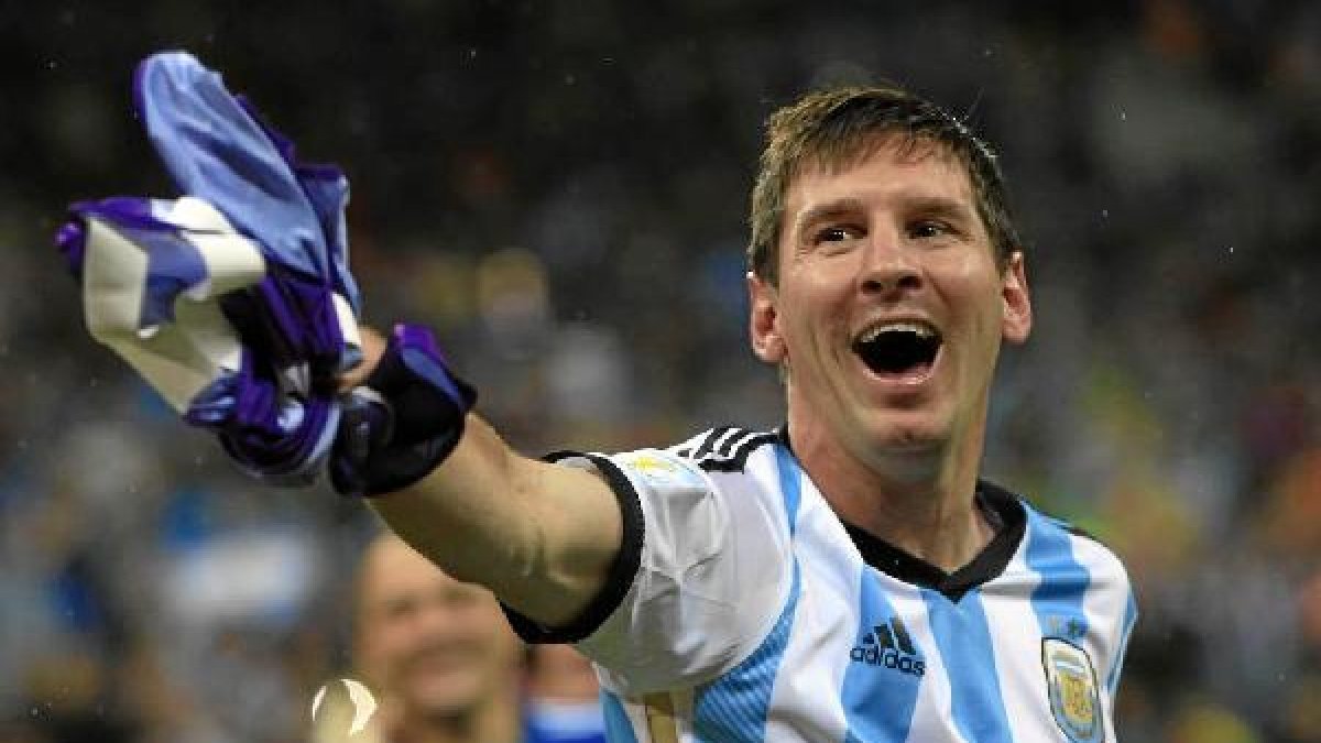 Leo Messi está a solo un paso de levantar la Copa.e;clip:rect(4