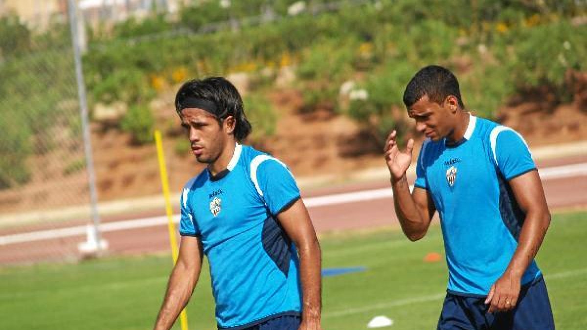 Fabián Vargas junto a Michel en la temporada 2011e;clip:rect(46