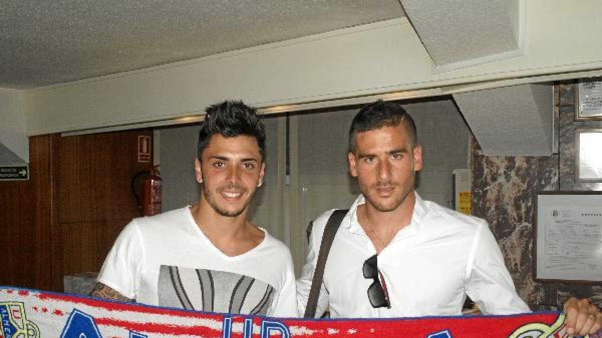 Ximo Navarro y Hemed juntos a su llegada al Gran Hotel.e;clip:r