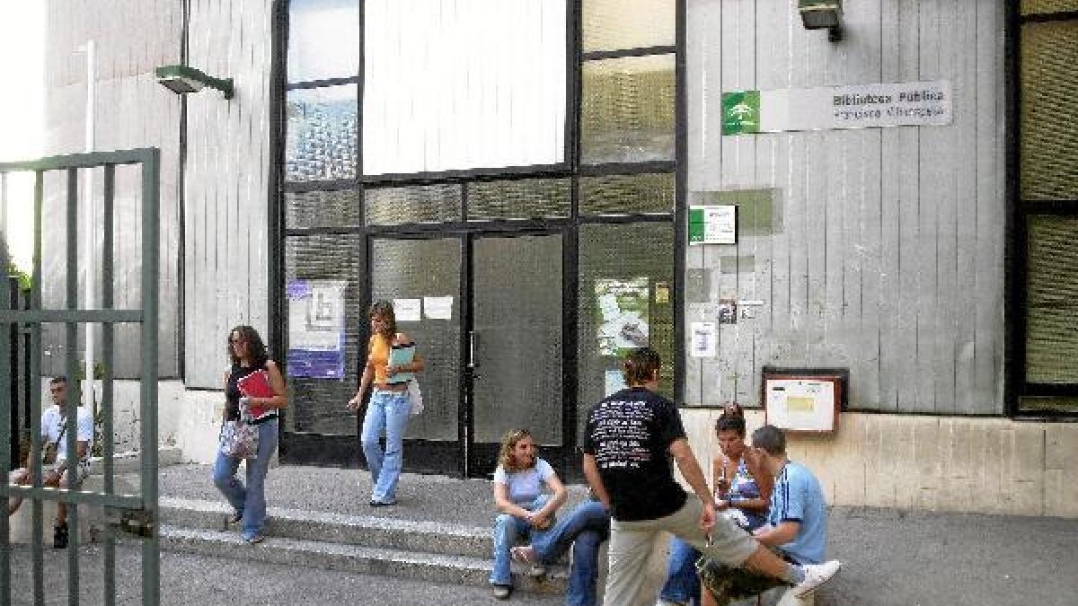 Biblioteca Francisco Villaespesa en el barrio de Oliveros de la capital almeriense.tyle>.a