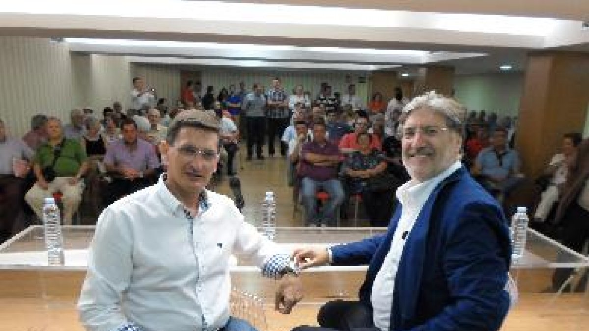 José Antonio Pérez Tapias junto a José Luis Sánchez Teruele;cli