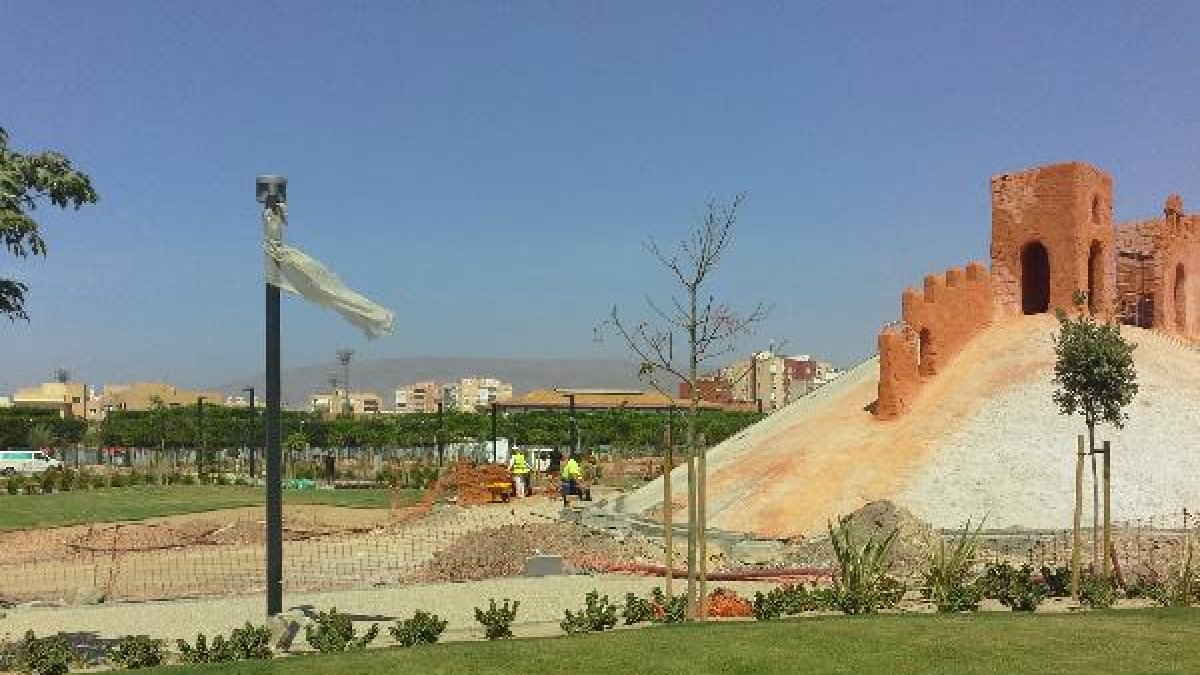 Alcazaba en el Parque de las Familias.x,auto,au