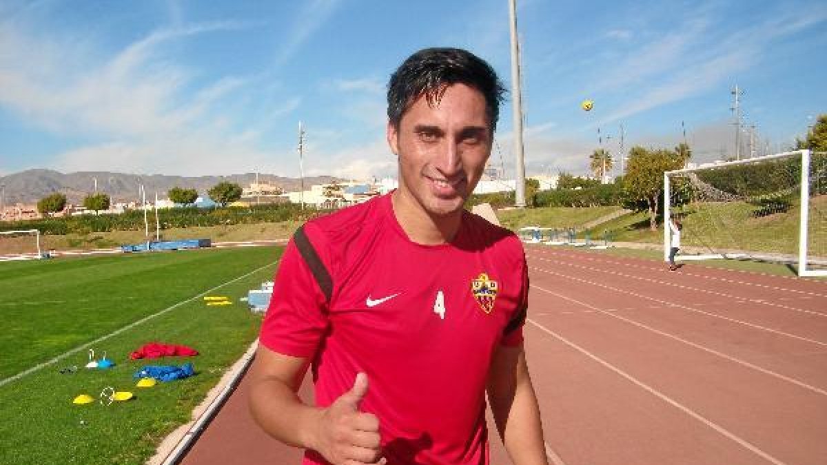 Hans Martínez llegó en Navidad para jugar en el Bernabéu.e;clip