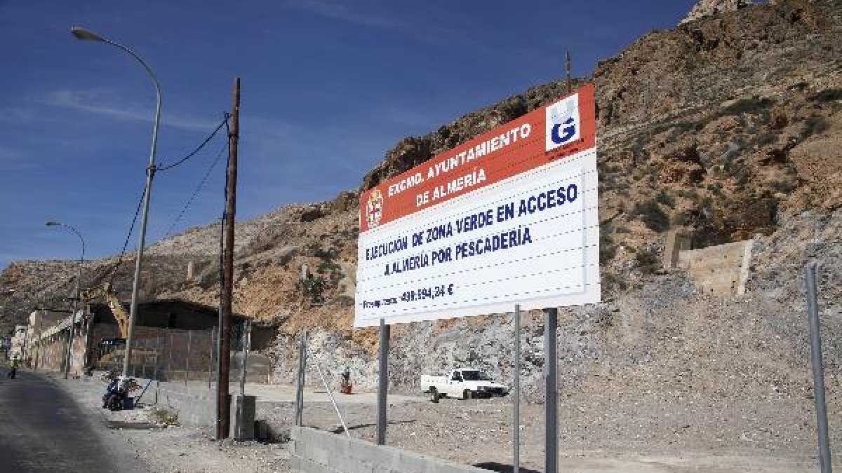 Derribo de las primeras naves comerciales en Pescadería.e;clip: