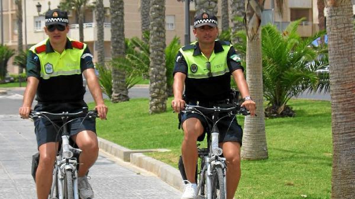 La policía local ha intensificado su presencia en los Paseos Marítimos del municipio.tyle>