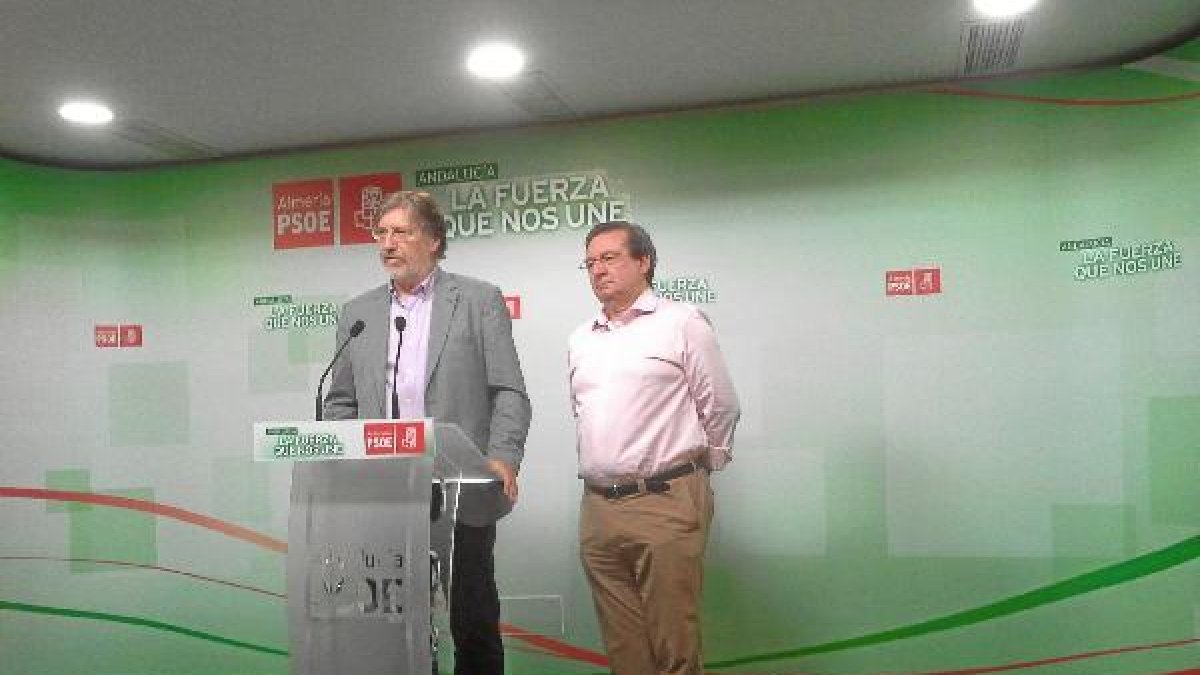 Pérez Tapias en Almería durante la recogida de avales. e;clip:r