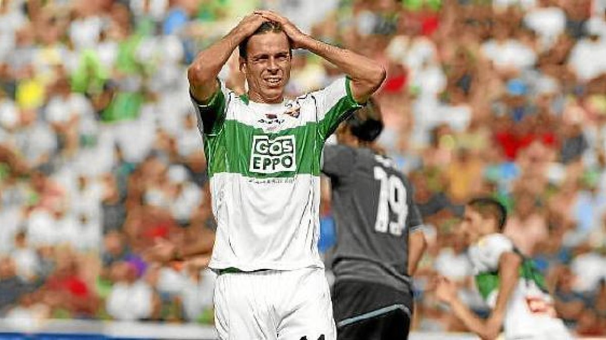 Manu del Moral con la camiseta del Elche.x,auto
