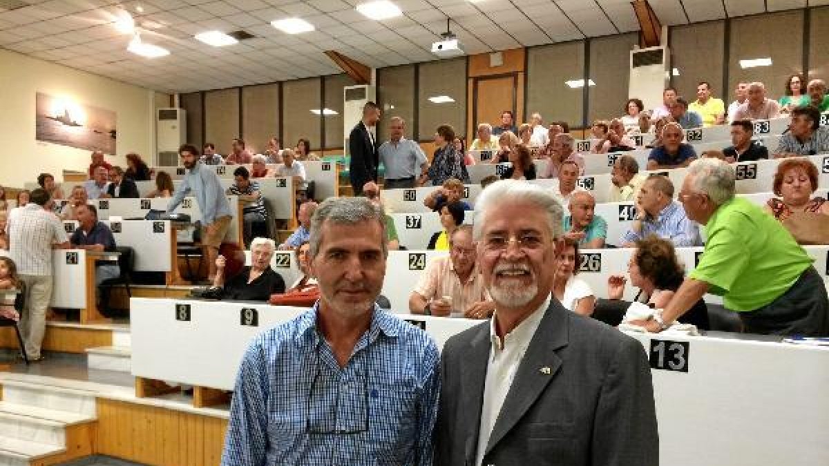 El presidente de CASI y el autor del libro. x,