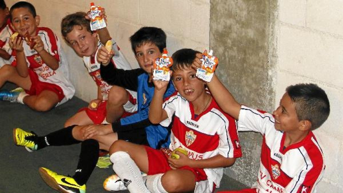 Los niños del Campus aprendieron hábitos saludables de alimentación.tyle>.apqj{position:ab