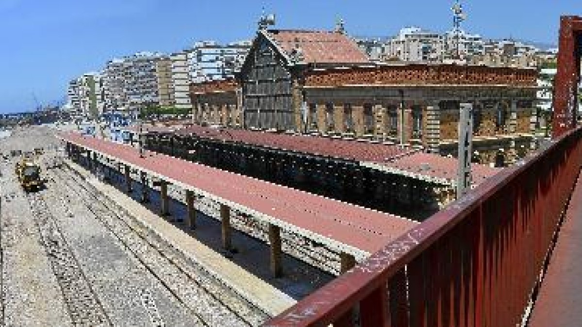 Ya sin vías el espacio entre la estación y el Cable Inglés se va a convertir en un gran parque que u