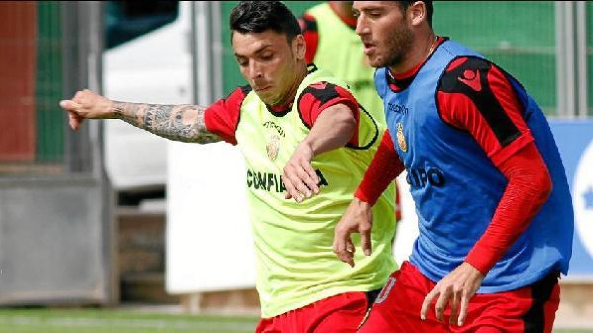 Ximo y Hemed en una sesión de entrenamiento con el Mallorca.e;c
