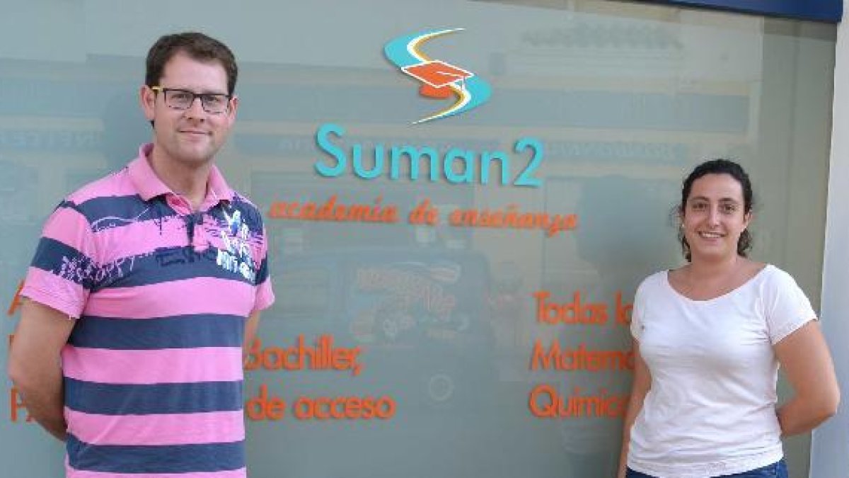 estefanía y Jose son ambos informáticos de formación.e;clip:rec