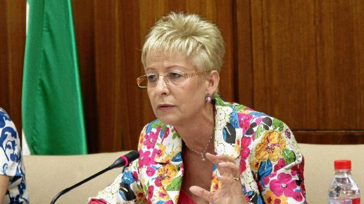 elena víboras consejera de Agricultura y Pesca y Desarrollo Rural.tyle>.apqj{position:abso