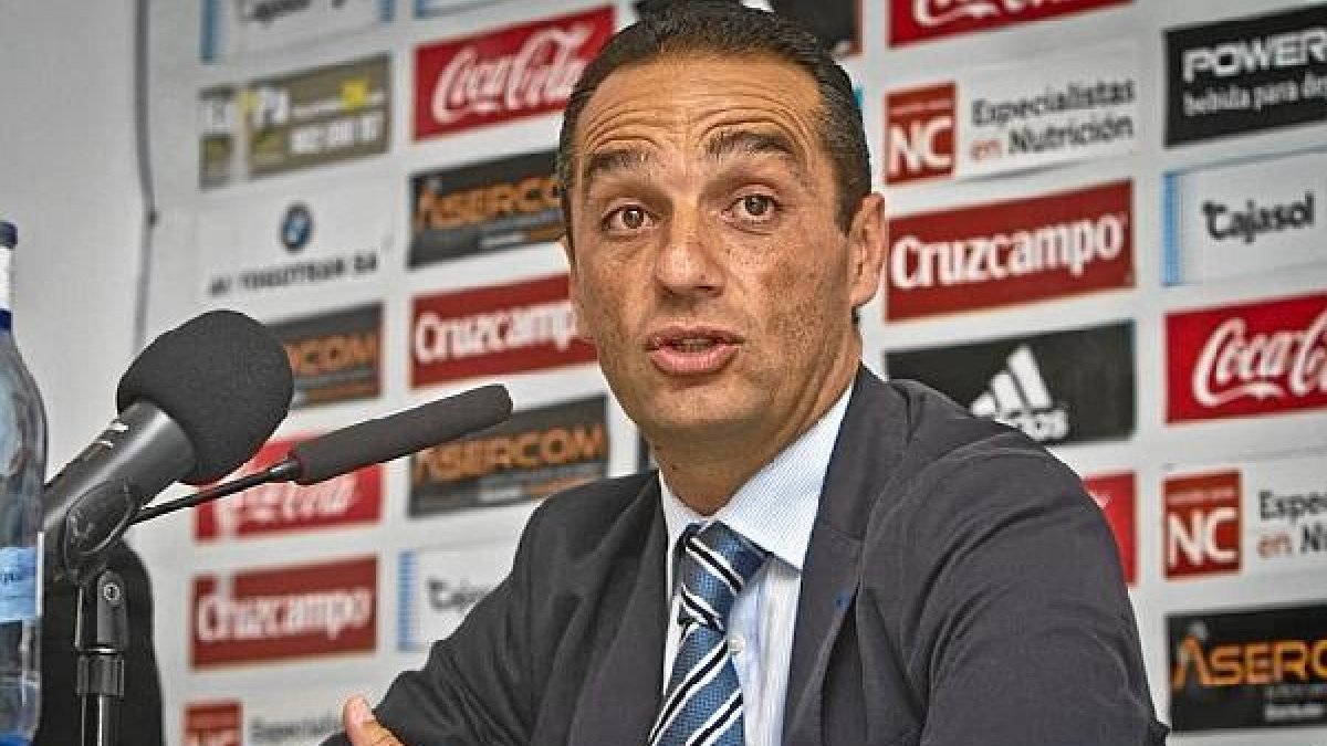 Jose Luis Oltra llega para hacer grande el Decano.e;clip:rect(4