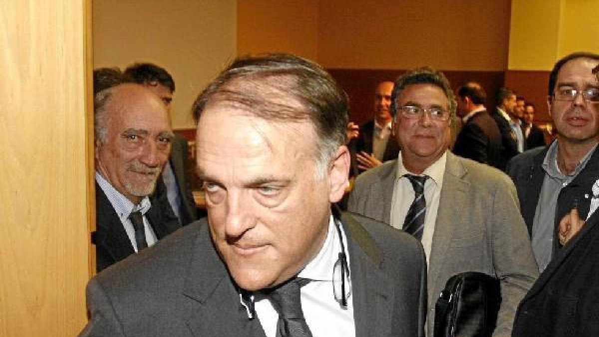 javier Tebas tiene claro lo que le espera a dos históricos en apuros.tyle>.apqj{position:a