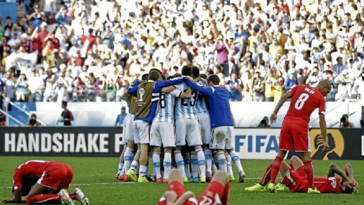 Argentina celebra mientras Suiza llora.x,auto,a
