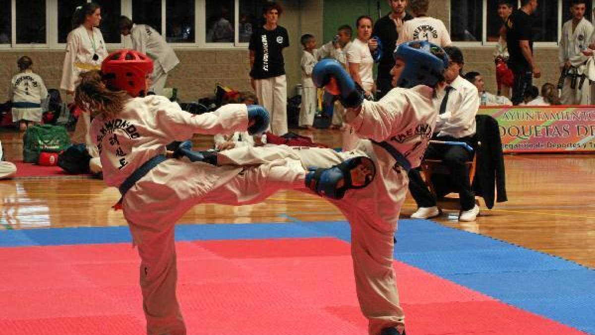 Participantes en la actividad, en uno de los combates.e;clip:re
