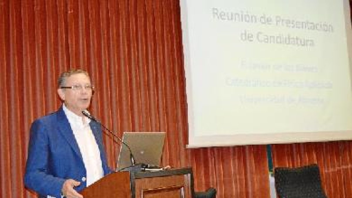 Javier de las Nieves, catedrático de la UAL, explica su proyecto de candidatura a rectorty