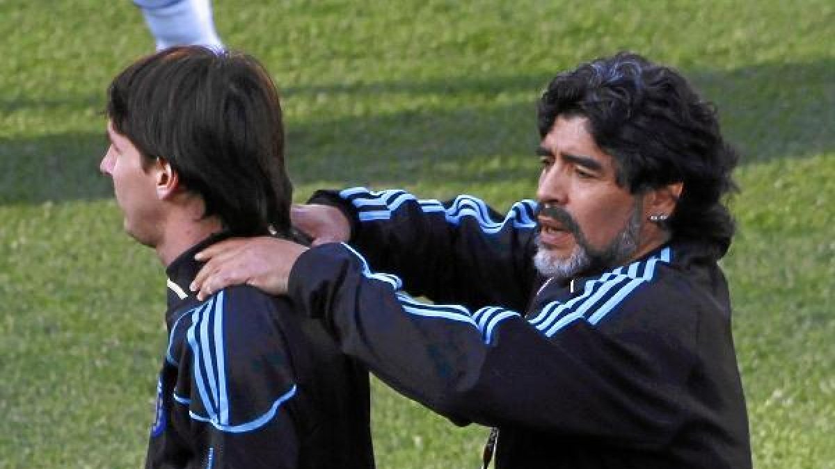 Maradona con Leo Messi en su etapa de seleccionador argentino.e