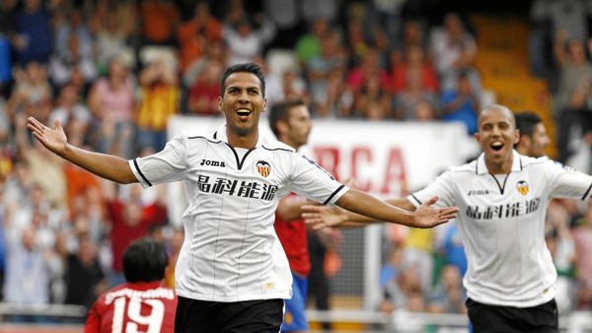Jonathan Viera tiene todas las papeletas para salir del Valencia.tyle>.apqj{position:absol