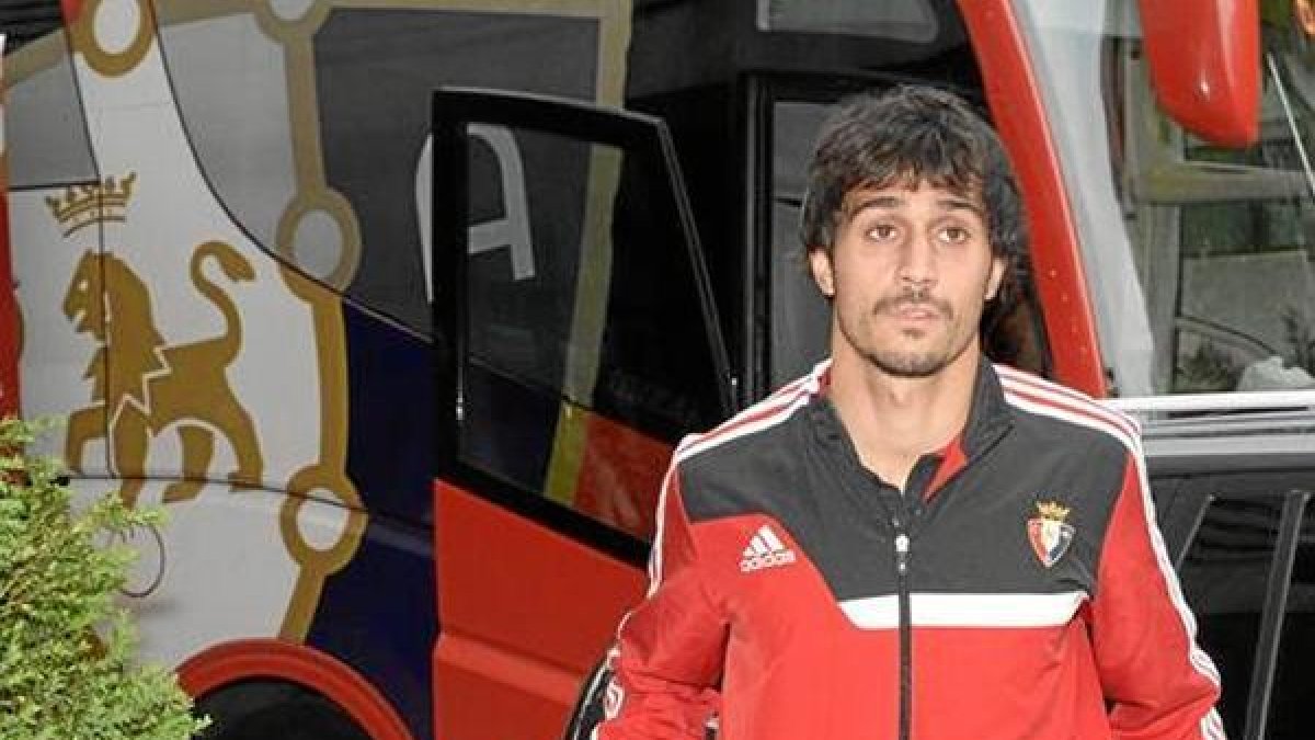 Arribas está preparado para vestir la camiseta azul.e;clip:rect