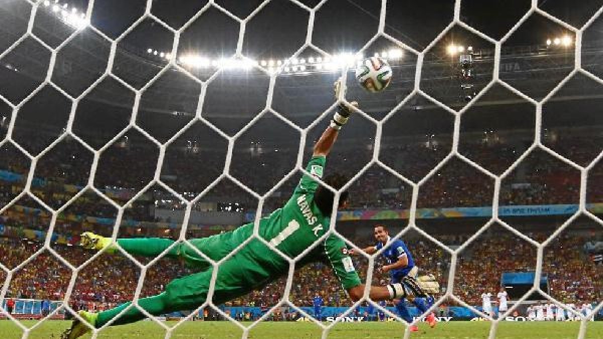 Keylor Navas sigue adelante en su aventura mundial.e;clip:rect(