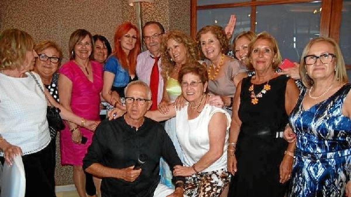 La coordinadora, Loli Cruz Ibáñez, recibió un homenaje por parte de sus alumnos.tyle>.apqj