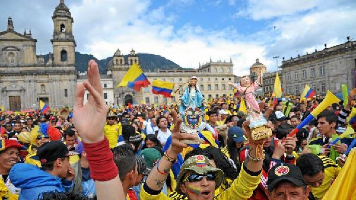 Colombia se echó a la calle para celebrar el éxito de su Selección.tyle>.apqj{position:abs
