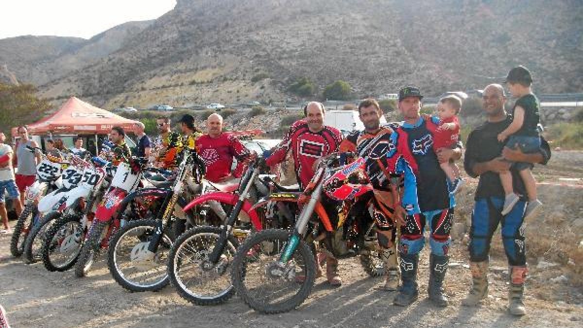 Parte de la armada huercaleña preparada para tomar la salida.e;