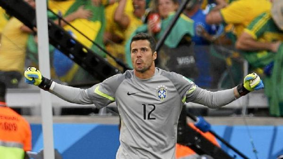 Julio Cesar fue el protagonista salvando a Brasil.e;clip:rect(4