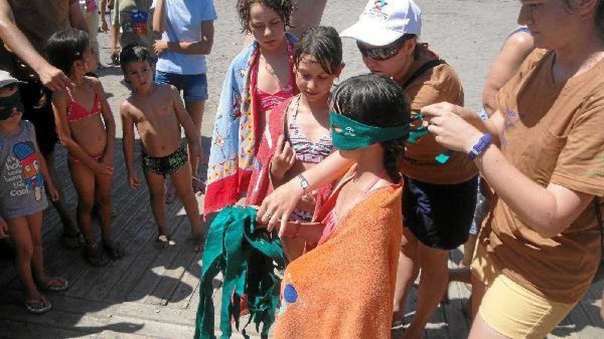 Una de las actividades realizadas ayer en la playa.e;clip:rect(