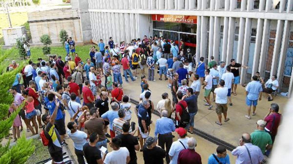 Las largas colas se han terminado y se pasará al típico chorrillo.tyle>.apqj{position:abso