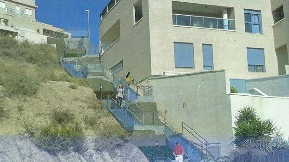 La maqueta sobre las futuras escaleras difundida por el Ayuntamiento muestran precisamente el edific