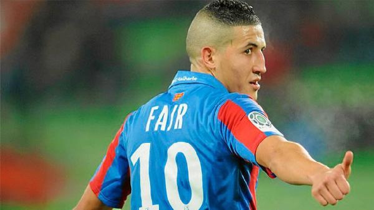 El nuevo colante ilicitano con la camiseta del club francés.e;c