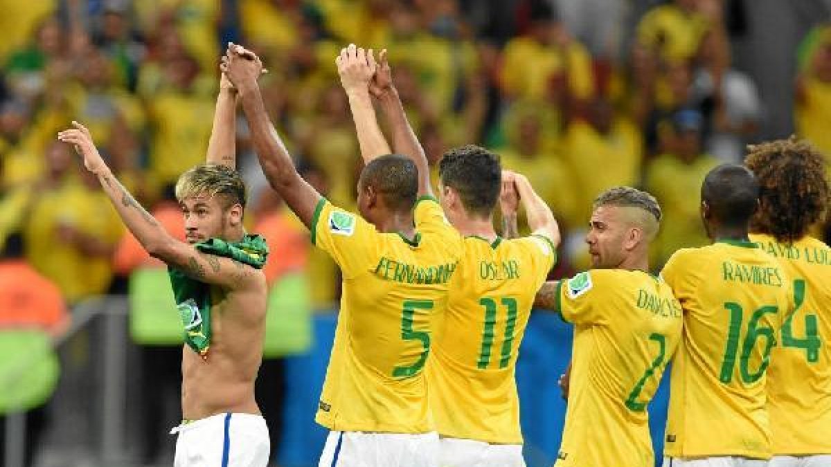 Neymar lidera a Brasil rumbo a los octavos de final.e;clip:rect